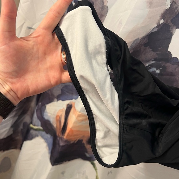 Venus size 14 swimsuit with tummy control - Picture 4 of 4